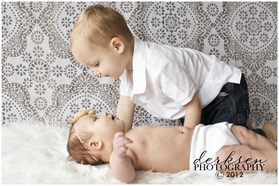 baby and sibling poses 5